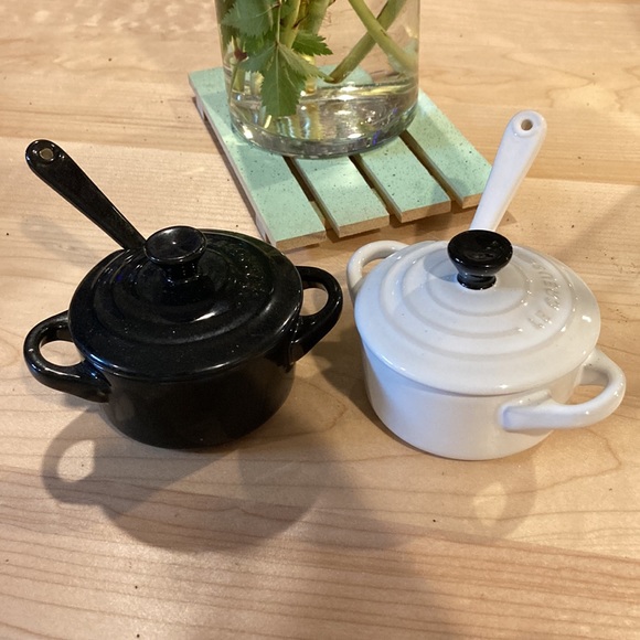 Le Creuset Dining Le Creuset Mini Black White Ramekins With Spoons